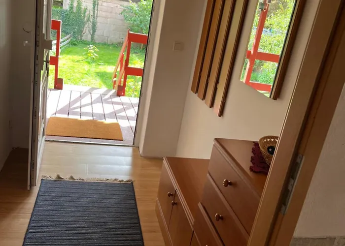 Gemuetliche Mit Veranda Und Garten Naehe Nuernberg דירה